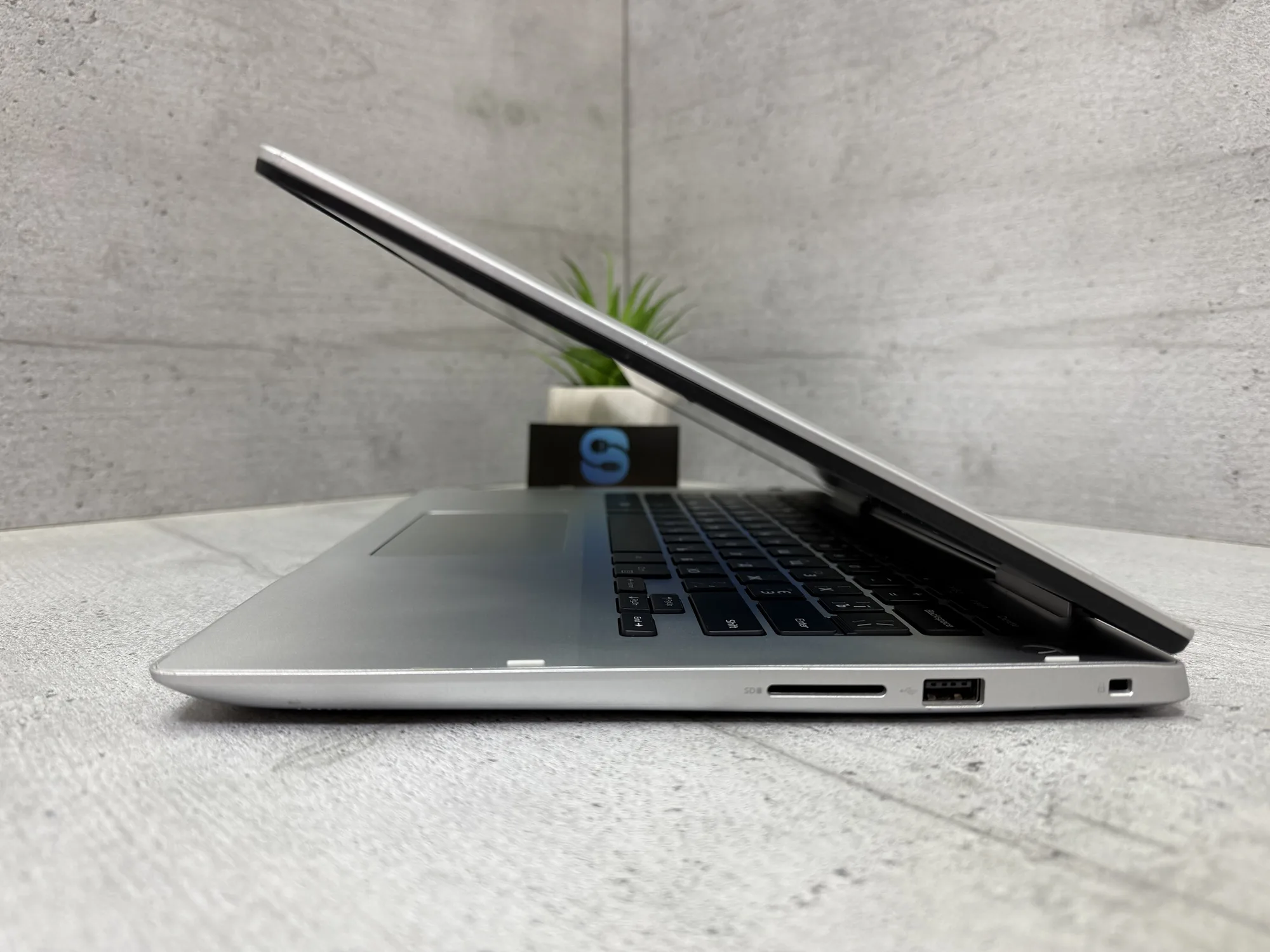 Ноутбук Dell Inspiron 5485
