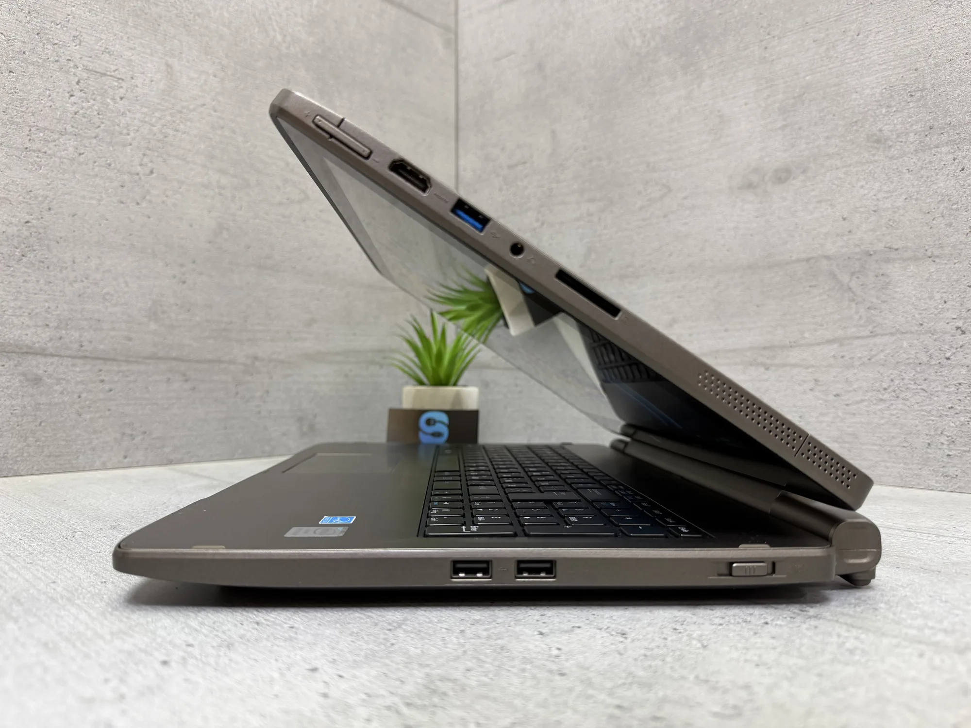 Ноутбук Medion Akoya S6214T