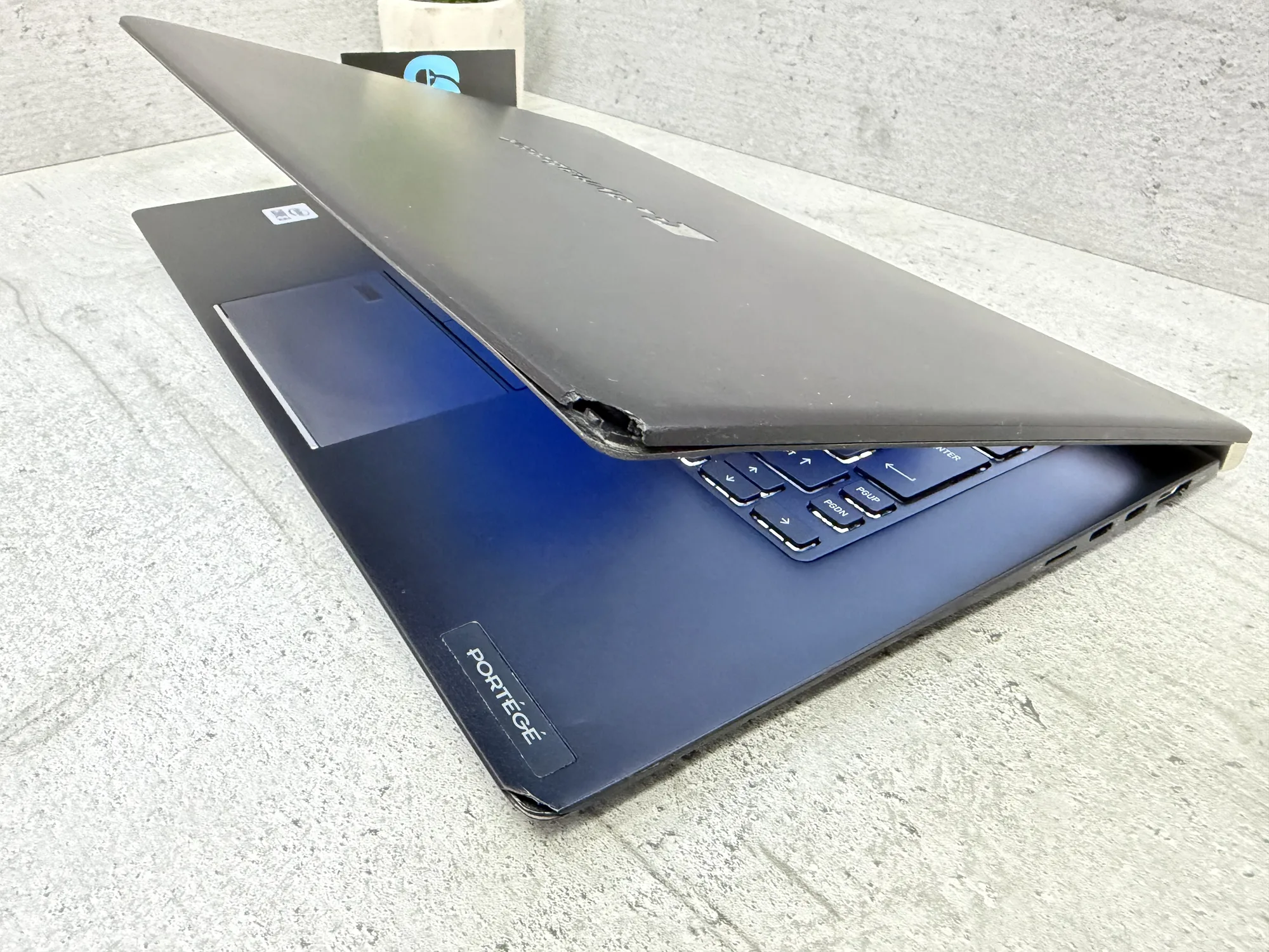 Ноутбук Dynabook Portege X40-G