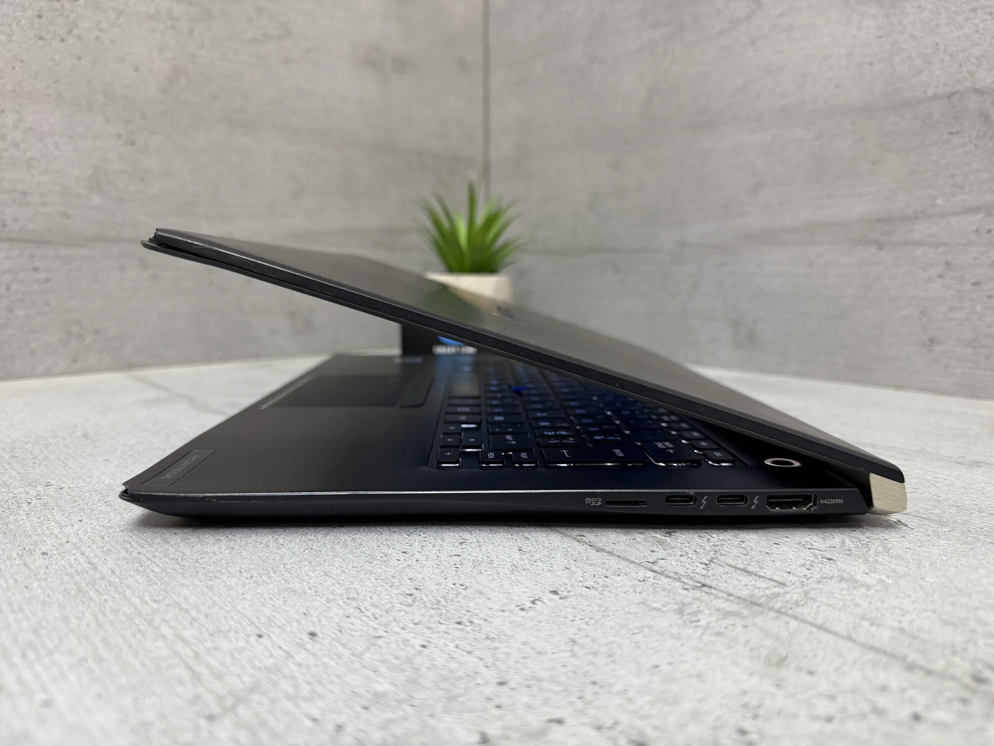Ноутбук Dynabook Portege X40-G