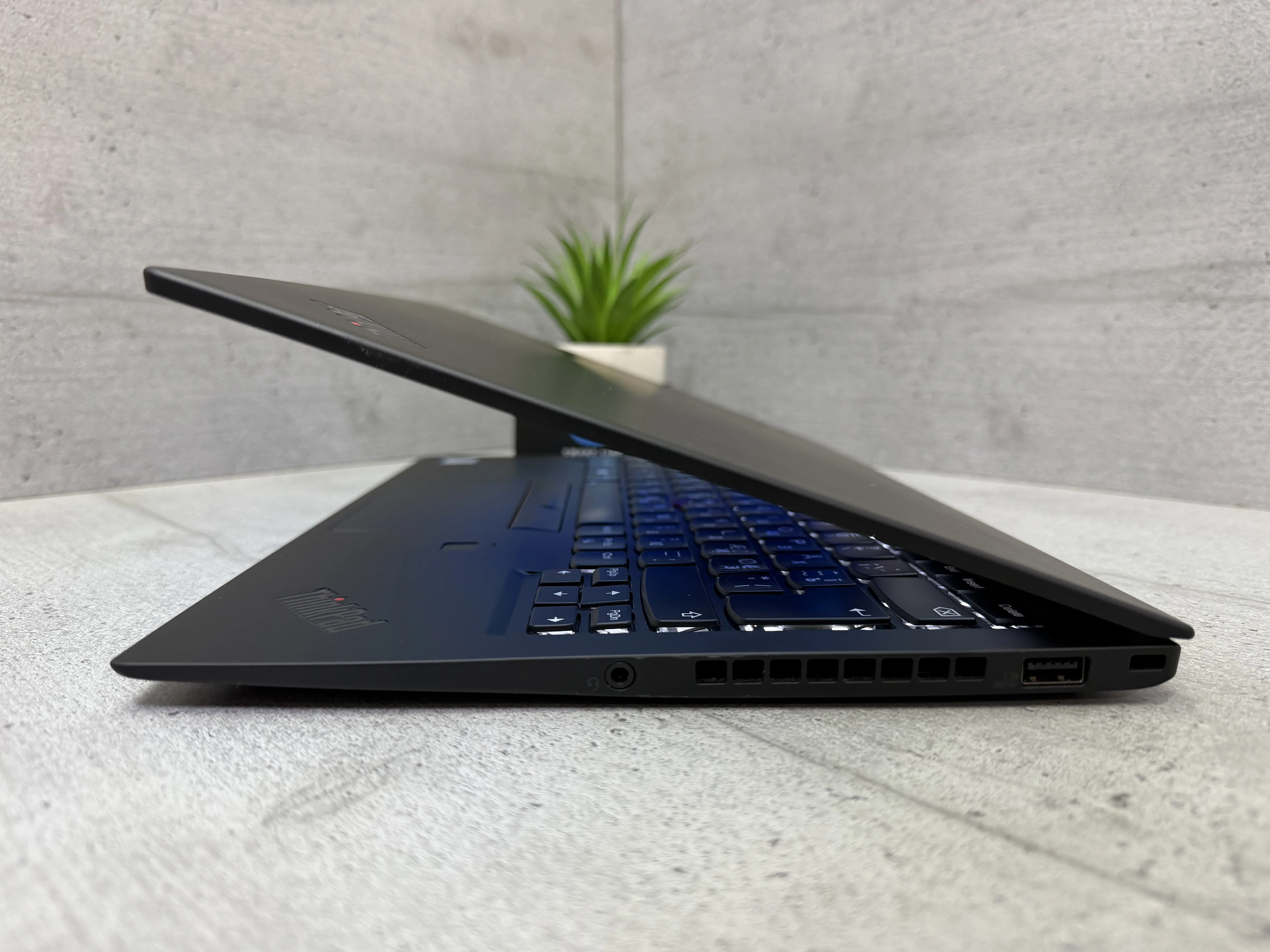 Ноутбук Lenovo X1 Carbon Gen 6