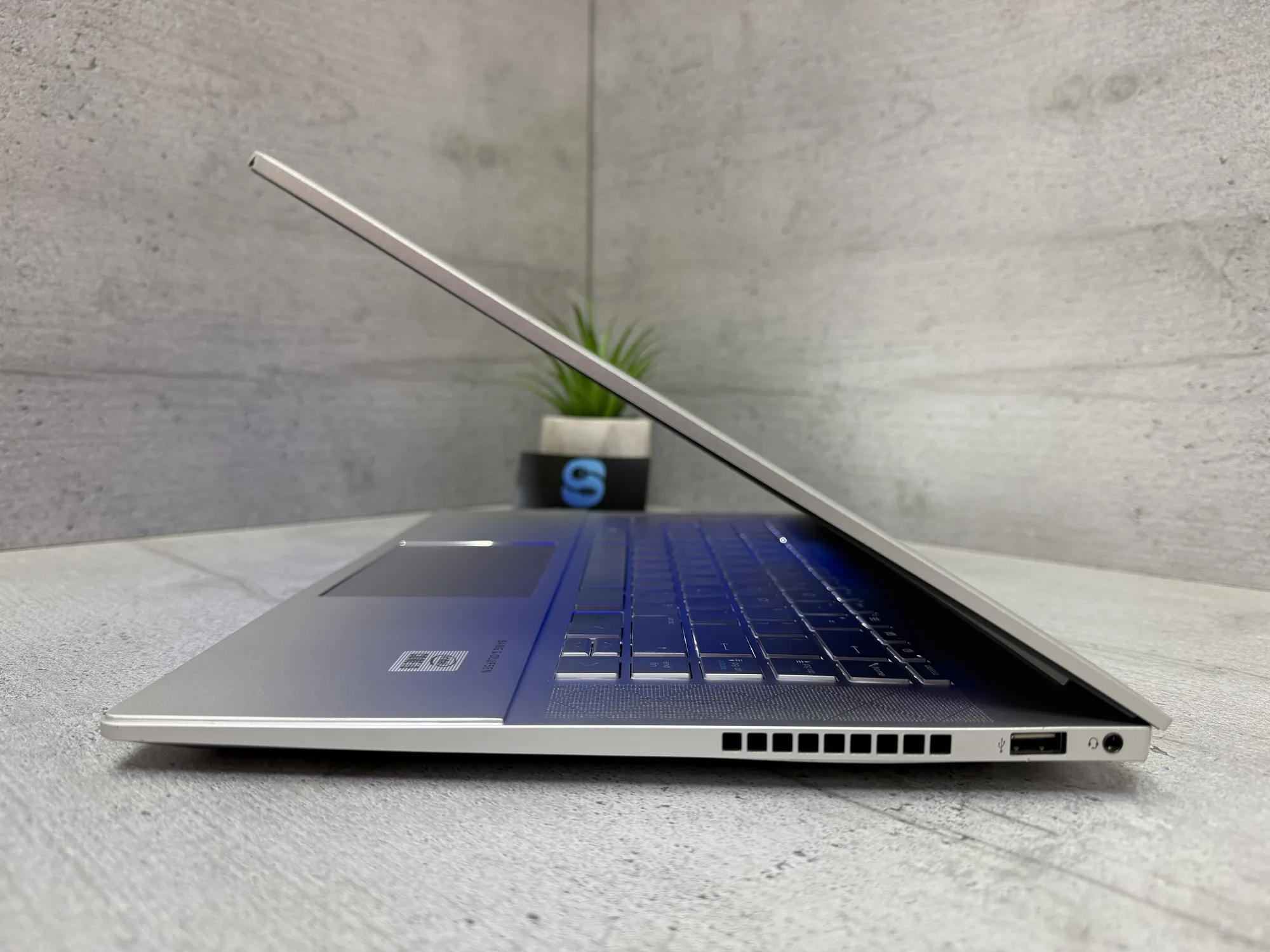 Ноутбук HP Envy 15-EP
