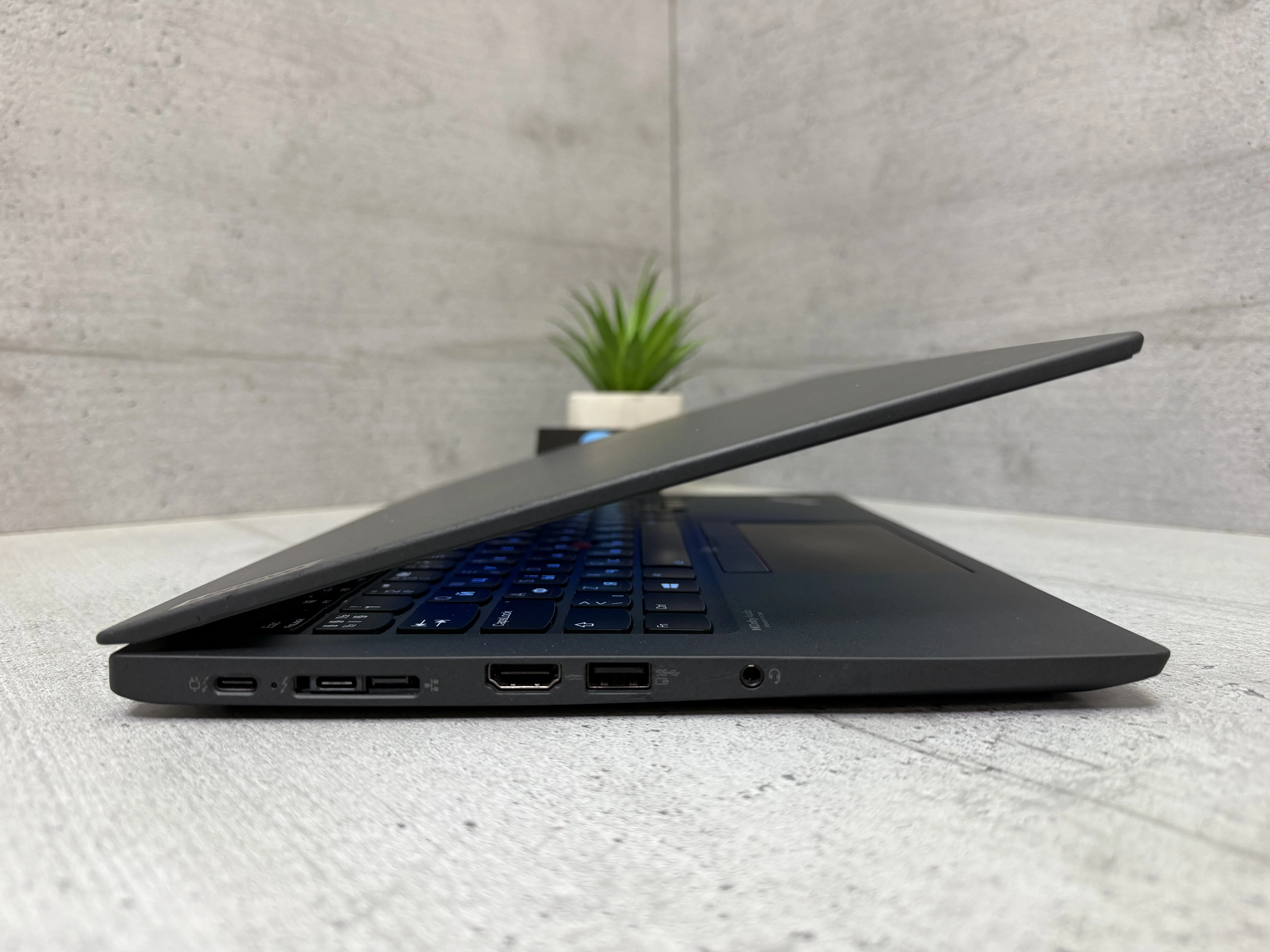 Ноутбук Lenovo T14s Gen 2