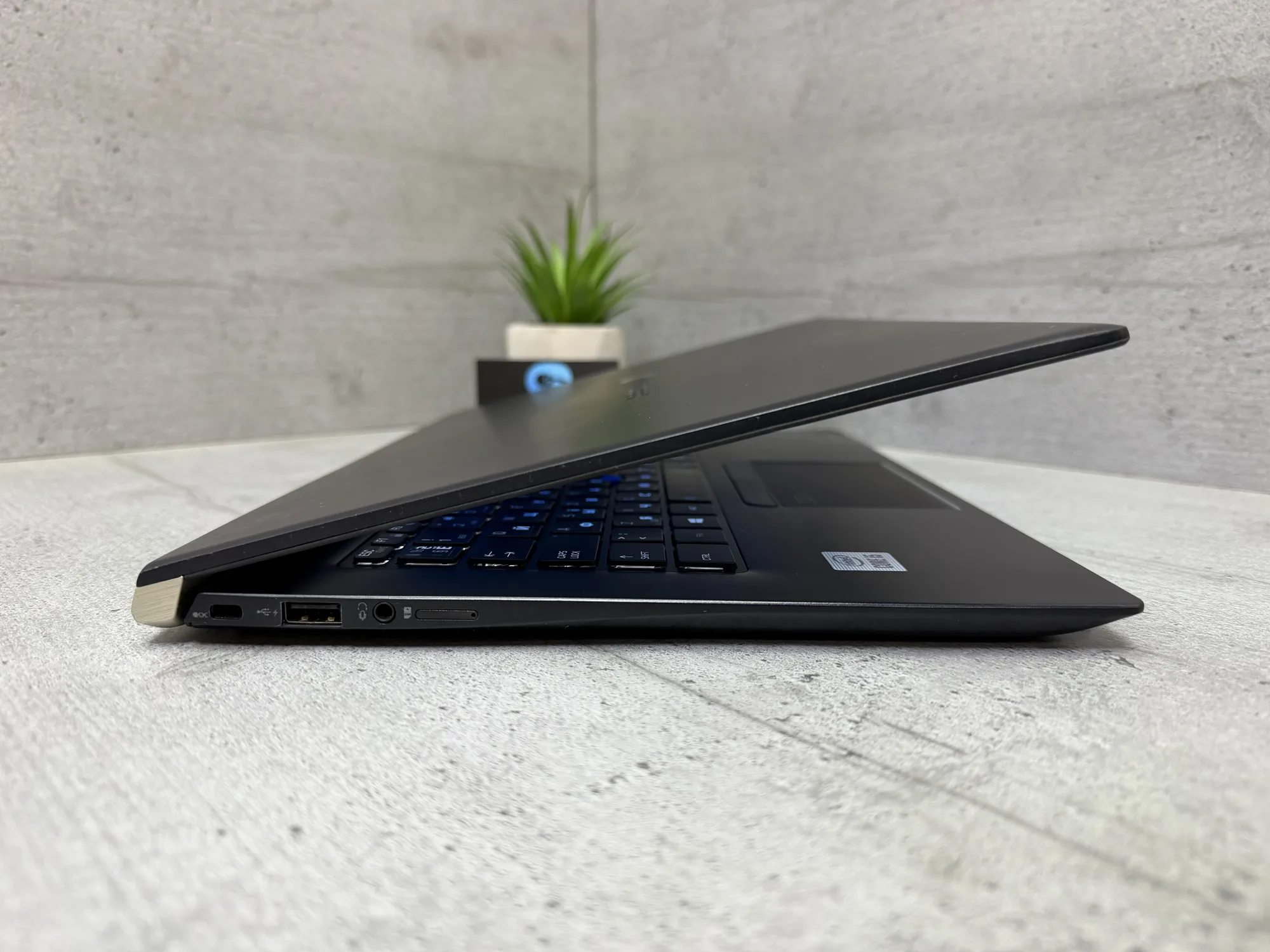 Ноутбук Dynabook Portege X40-G